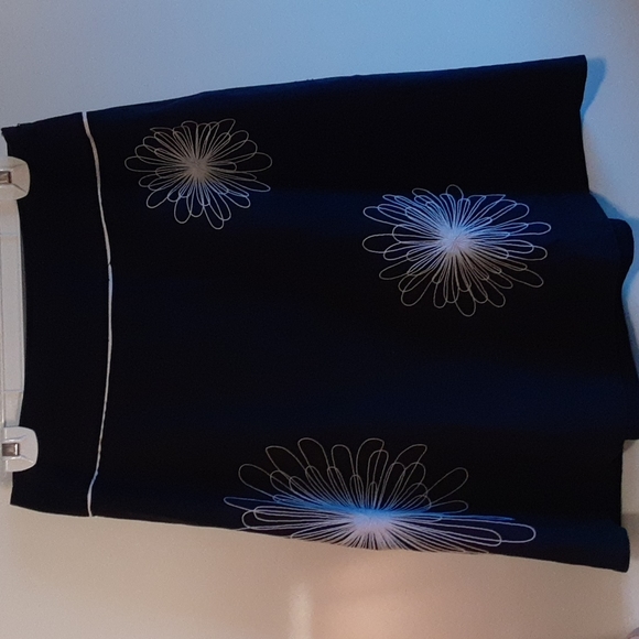 Context Flower Skirt - Picture 8 of 12